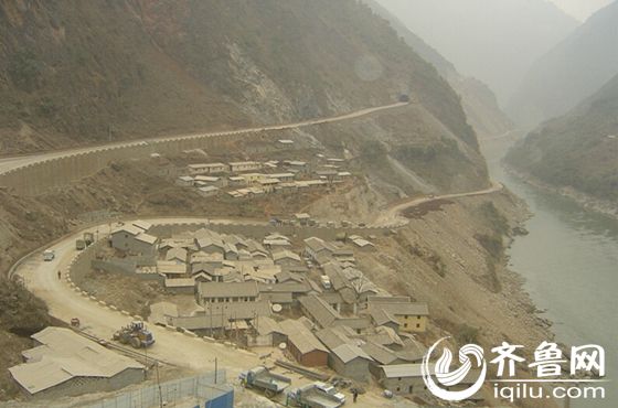 剛剛大學畢業(yè)，楊曉娜和他未來的丈夫肖永強在大山深處一干就是三年。（齊魯網(wǎng)發(fā) 趙巖 攝）