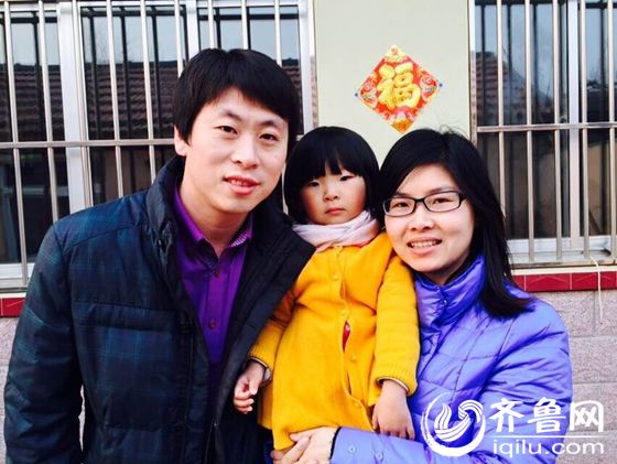 繁忙的工作重擔，孩子肖思妍成為了他們“最浪漫的事”中那塊緊緊放在手心的寶。（齊魯網(wǎng)發(fā) 趙巖 攝）
