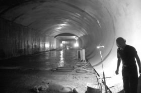 3月20日，長沙漁業(yè)路穿京廣鐵路隧道施工現(xiàn)場。圖/記者斯茅庚