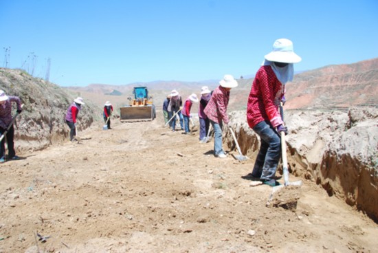 甘肅省交通運輸廳幫扶的臨潭縣范家咀村盤山公路正式開工建設(shè)