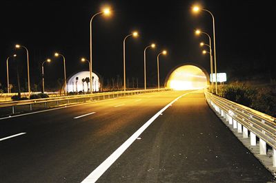 屯瓊高速新平隧道。