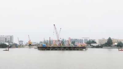 開(kāi)發(fā)路東延跨運(yùn)河大橋建設(shè)現(xiàn)常姜傳剛 攝