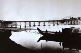 新晃古橋（1949年攝），民國時期從湖南到貴州路途艱難，林徽因一家既坐了車又乘了船。