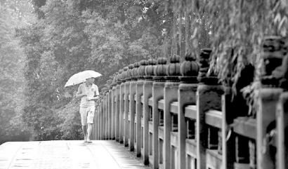 上世紀(jì)80年代的九眼橋如今已不復(fù)存在。朱建國攝