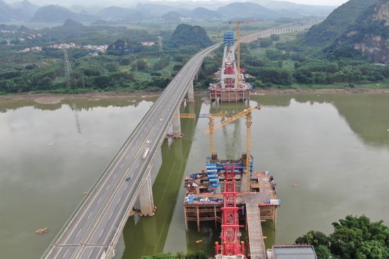 盤龍柳江特大橋。